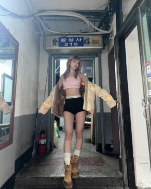 Kim Chae-won Instagram - EASY
