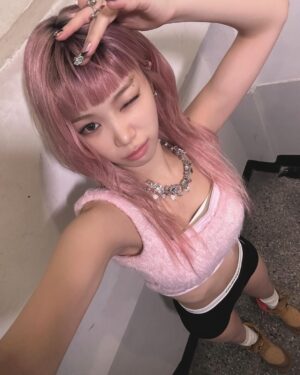 Kim Chae-won Instagram - EASY