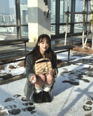 Kim Chae-won Instagram - ❄️

#광고 #LVGO14 #louisvuitton