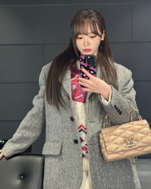 Kim Chae-won Instagram - ❄️

#광고 #LVGO14 #louisvuitton