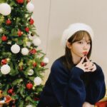 Kim Chae-won Instagram - happy holiday🎄
