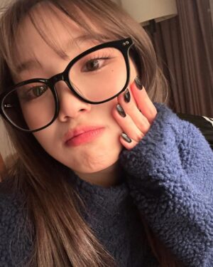 Kim Chae-won Instagram - 🎶