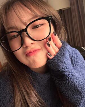 Kim Chae-won Instagram - 🎶