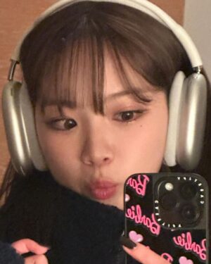Kim Chae-won Instagram - 🎶