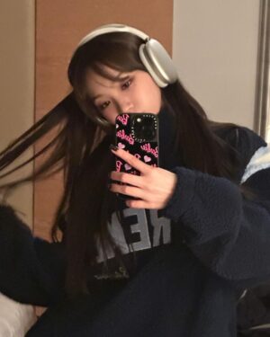 Kim Chae-won Instagram - 🎶