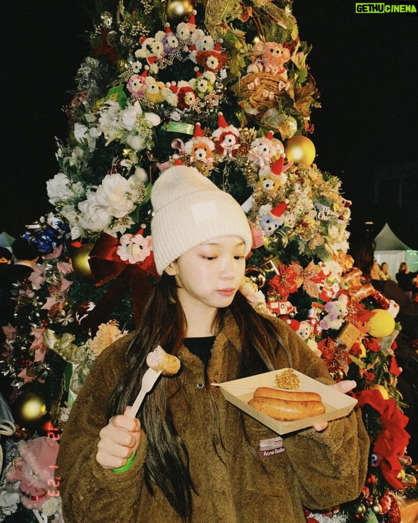 Kim Chae-won Instagram - 🍁🎄