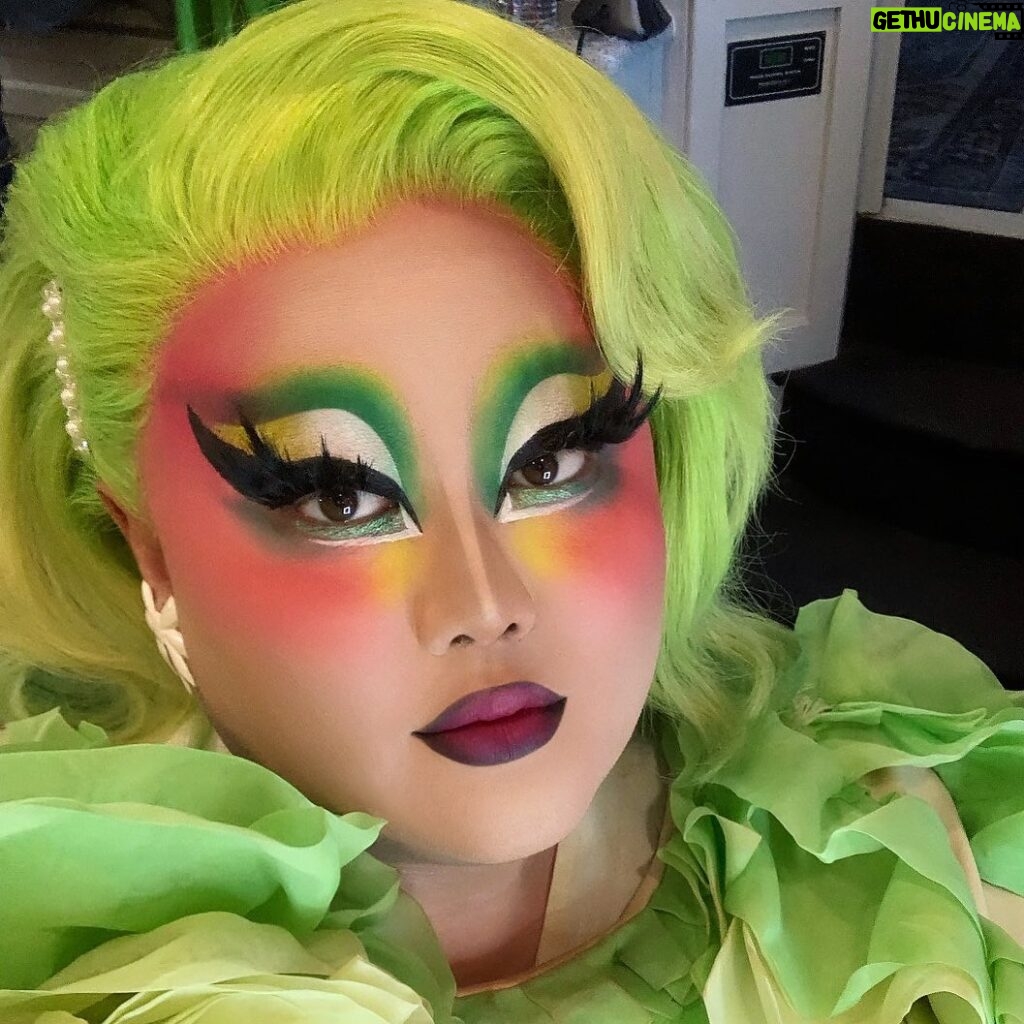 Kim Chi Instagram - When @naomismalls and @plastiquetiara force you down and glue a human unit on your head, you say thank you and fly off into the sunset 🐥 Make up: @kimchichicbeauty 2Q1D palette + Mercedes R Thailor blush + Pot de creme ‘Emerald City’