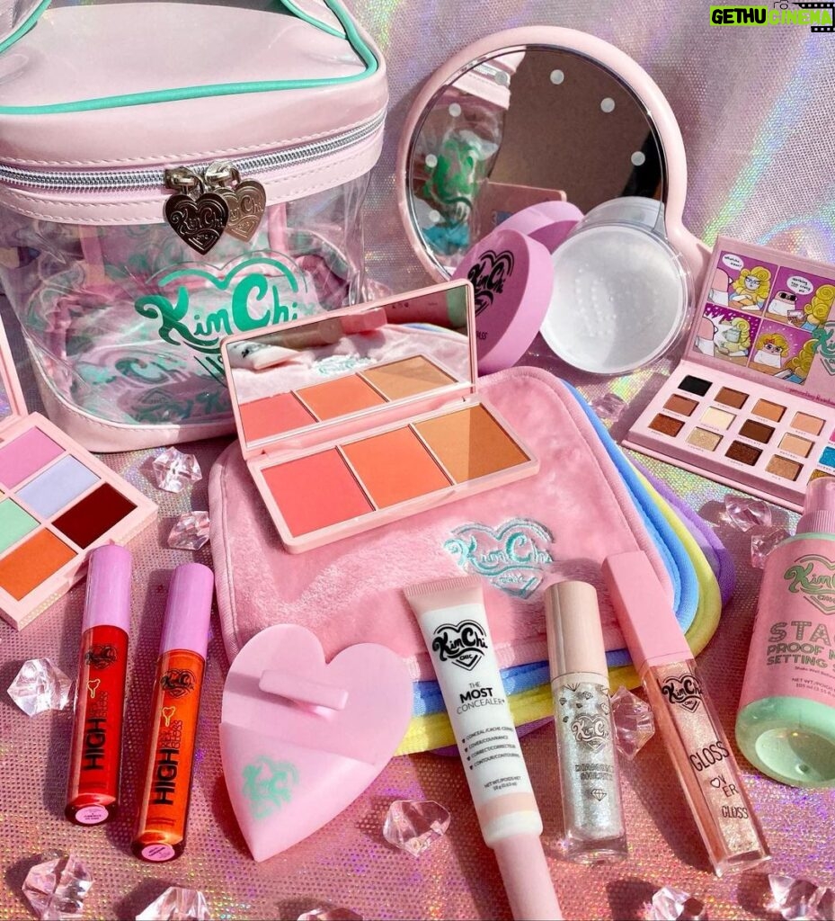 Kim Chi Instagram - I’m giving away my must-have products on @kimchichicbeauty RIGHT NOW! Head over to the account to enter!