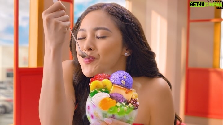 Kim Chiu Instagram - SUMMER IS HERE!!!!☀️ ramdam nyo na din ba? Perfect way to beat the SUMMER heat?!🔥☀️🪭 it's the CHOWKING HALOHALO SUPREME!!! Ang mga Pinas Summer flavors nasa CHOWKING HALOHALO YAN! Kaya ano pang hinihintay nyo? Order na sa pinakamalapit na #Chowking stores or pwede rin magpadeliver thru Chowking delivery app or any food delivery services! 🍧🧊❄️ Beat the summer heat with #ChowkingHaloHaloSupreme ☀️🍧🔥