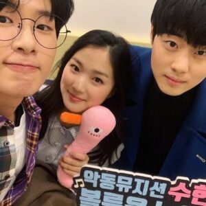 Kim Dong-hee Instagram - #악동뮤지션 수현의 볼륨을 높여요!👍🏻