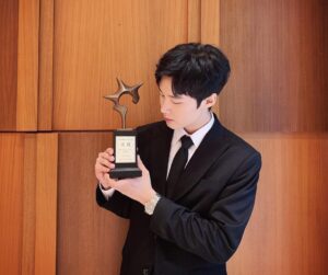 Kim Dong-hee Instagram - 뜻 깊은 상 감사합니다🙏🏻