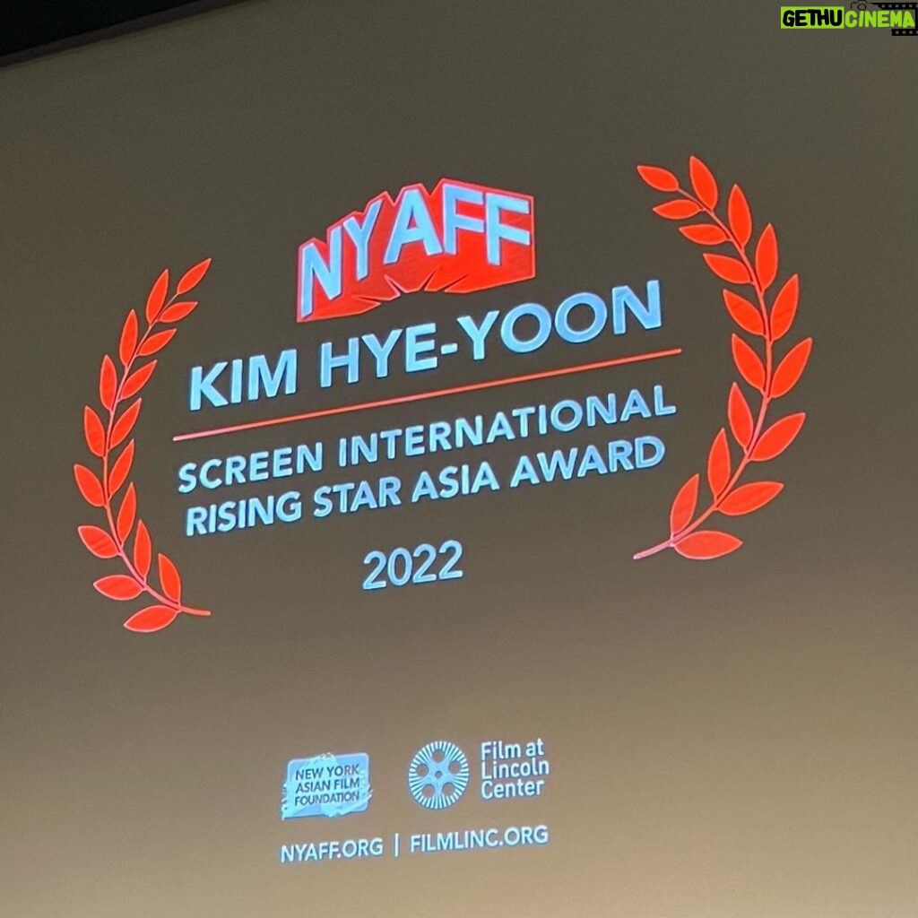 Kim Hye-yoon Instagram - 늦었지만 라이징스타상 주셔서 그리고 초대해주셔서 감사합니다🥰 우리나라가 아닌 곳에서 상을 받고 관객과의 소통을 하고 제가 찍은 영화를 상영하는 모든 시간들이 정말 많이 감사하고 소중했습니다💕 다시한번 정말 감사합니다😍 #NYAFF