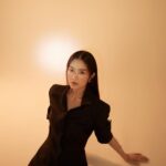 Kim Hye-yoon Instagram - 🖤🧡🖤🧡 #미드나이트 #싱글즈