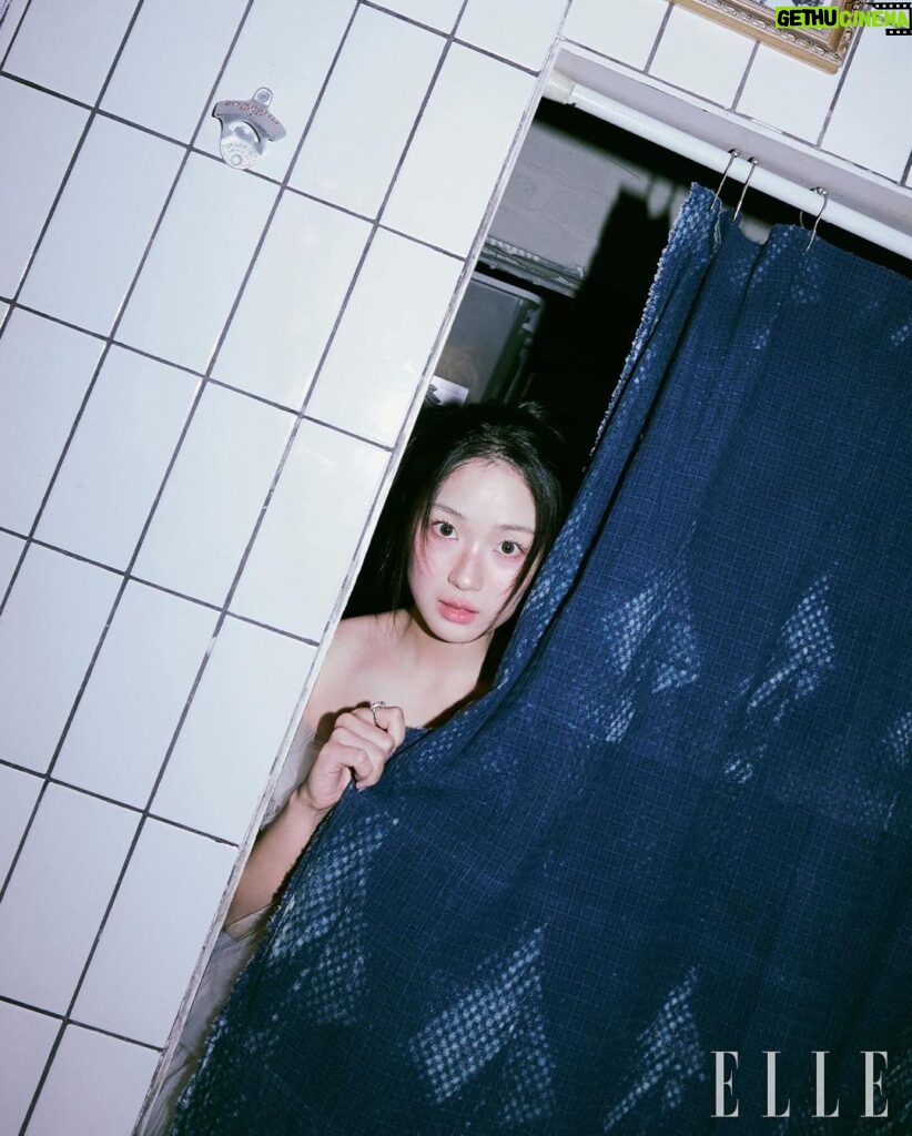 Kim Hye-yoon Instagram - @ellekorea Make up @binaaaaaas Hair @eunji_ouioui Stylist @wwwwwwn88