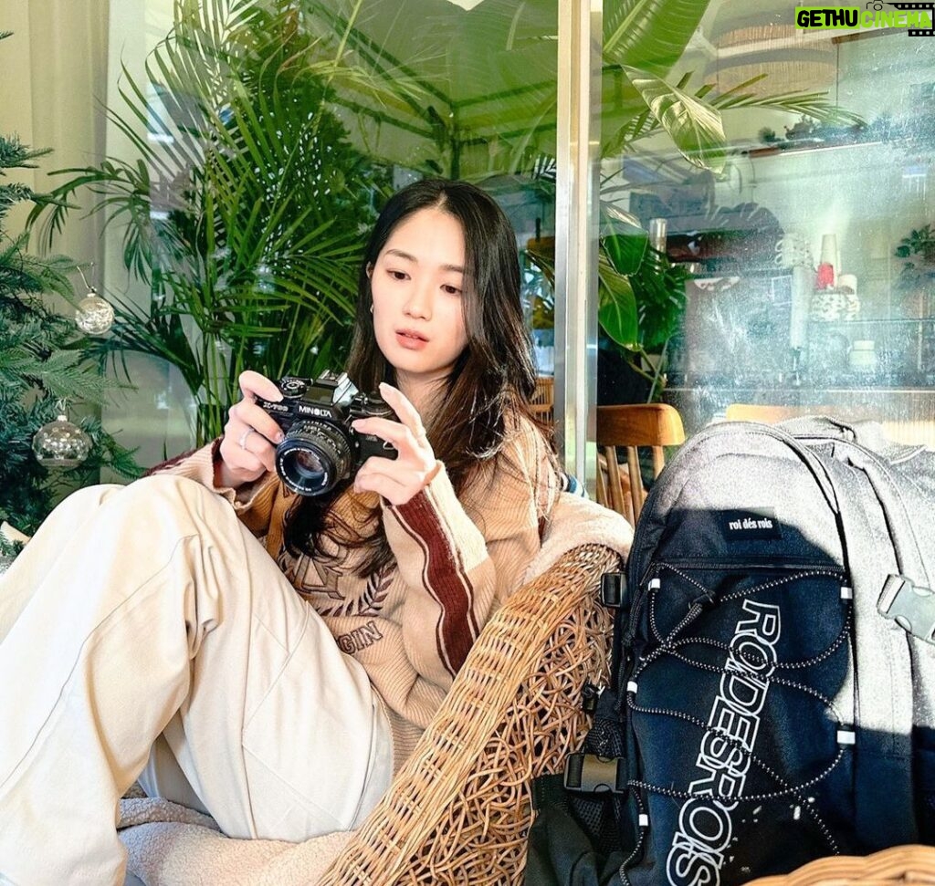 Kim Hye-yoon Instagram - 편하게 나가고싶은 날은 백팩이 세상 최고🖤 #백팩 #백팩추천 #가방추천 #필름카메라 #어렵다...