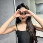 Kim Hye-yoon Instagram - 졸업했던 학교에서, 대종상에서, 태어나 한번만 받을 수 있다는 신인상을 받을 수 있어서 너무 행복했고 감회가 새로웠습니다🖤 혜영이라는 인물을 만나 좋은 경험들을 많이하고 있어서 고맙다는 말을 하고싶고 무엇보다 혜피엔딩 애정해요❤️