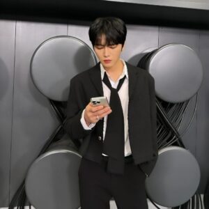 Kim Jae-joong Instagram - おちゅかれさまでした😗
수고하셔슙니다!