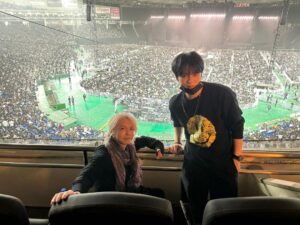 Kim Jae-joong Instagram - hyde형님과 taka와hiro의 콘서트 관람하고 왔습니다 
HYDEさんに会えて嬉しかったし素晴らしい歌に刺激を受けすごくいい時間だったー！
#hyde
#oneokrock 
#mfs
#東京ドーム