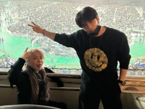 Kim Jae-joong Instagram - hyde형님과 taka와hiro의 콘서트 관람하고 왔습니다 
HYDEさんに会えて嬉しかったし素晴らしい歌に刺激を受けすごくいい時間だったー！
#hyde
#oneokrock 
#mfs
#東京ドーム