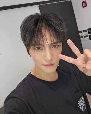 Kim Jae-joong Instagram - V
오촬완👍