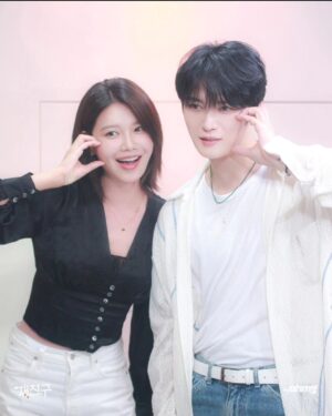 Kim Jae-joong Instagram - 수영이와 아궁빵을 ..🙀
시장 탐방 고고
