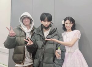 Kim Jae-joong Instagram - 수영이의 연기력과 노력에 감동 받았습니다✨️
엄청난 대사량에도 불구하고 호흡의 흐트러짐이 없고 긴 러닝타임에도 몰입도가 깨지지 않는 구성과 배우분들의 집중력
너무나 훌륭한 연극 잘 보고 왔습니다 
공연이 끝나고 난 뒤 한참동안 가시지않았던 여운을 준영이와 함께 소화 시켰습니다 ㅎ 
#와이프
#최수영