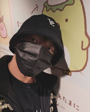 Kim Jae-joong Instagram - 혼자서도 잘 노는중