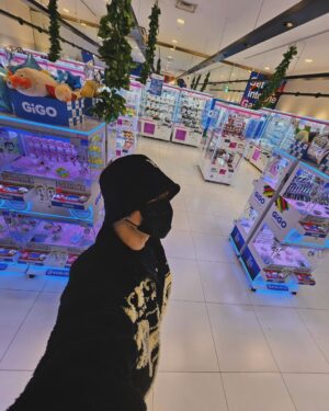 Kim Jae-joong Instagram - 혼자서도 잘 노는중
