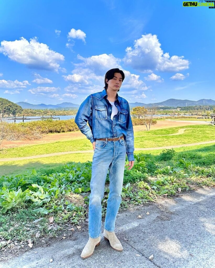 Kim Ji-hun Instagram - _ #허영만의백반기행 TV조선 오늘 8시요💙