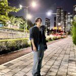Kim Ji-hun Instagram - _ 세상은 느리게 돌아가고 세월을 빠르게 흘러간다