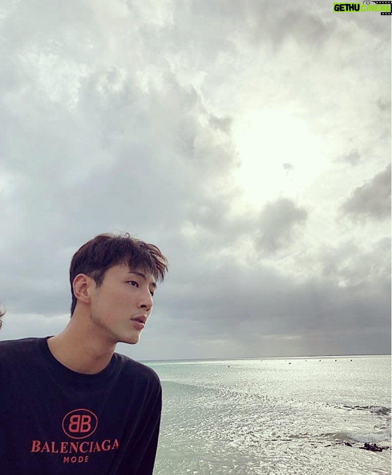Kim Ji-soo Instagram - A day dark black clouds gather