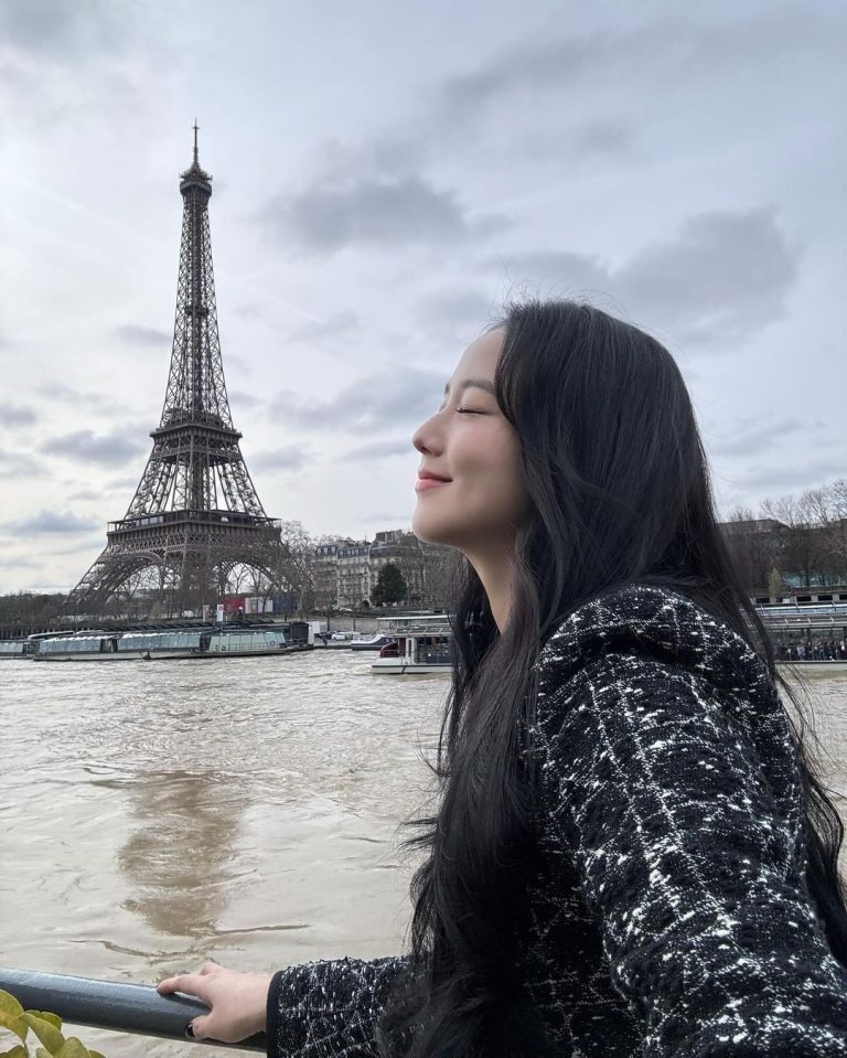 Kim Jisoo Instagram - LadyJisoo in Paris 🥖 #Dior Paris, France
