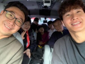 Kim Jong-kook Instagram - 올해도 변함없이 ~ ㅎ 다들 새해 복 많이 받으시고 늘 건강하세요~ #명절 #안전운전 #고향앞으로 #합천 #해인사 Happy Lunar New Year! #StayHealthy #DriveSafly #HeadinToOurHometown