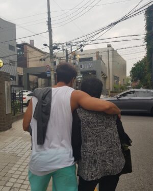 Kim Jong-kook Instagram - 내여자..ㅋㅋㅋ #뒤태미녀 #데이트 #친한척해 #렉데이 #이제운동가자 Ma bebe .. Lol #SexyBack #Dating #LegDay #TimeToGoToWorkout