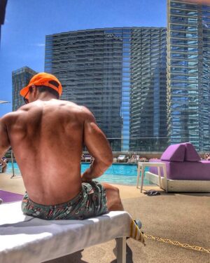 Kim Jong-kook Instagram - Damn... miss this weather... can’t wait to go back.. #Cali #LasVegas #LA #WestCoast #July #ChillinByThePool #OneOfMaFavoriteThings #Workout #Tanning #Concert #NeedSomeRest 아.. 저 날씨.. 그립다.. 조만간 간다.. #베가스 #엘레이 #켈리 #수영장에서늘어지기 #운동 #콘서트 #기다려 #좀쉬자 #너무달렸어