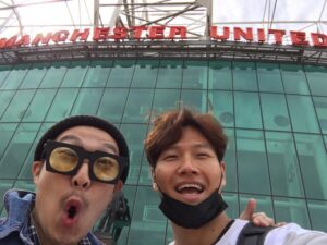 Kim Jong-kook Instagram - Finally! #Oldtraford #ManchesterUnited #HaHa #BigPicture #England #MaFirstVisit #MU #Arsenal #BigMatch #PremierLeague #JisungPark #HeungminSon #Evra #AllOfMaFriendsInEnglandInLondon #Lol  드디어 ㅋ #멘체스터 #멘체스터유나이티드 #프리미어리그 #빅픽쳐 #하하 #영국 #첫방문 #날씨 #듣던데로 #춥고흐리고 #지성이도 #흥민이도 #에브라도 #전부다런던에 #ㅋㅋㅋ