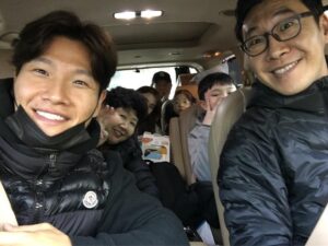Kim Jong-kook Instagram - Happy Lunar New Year !! Ma bro’s first time driving to our #HomeTown !! #DontLetMeDown #DontMakeMeDrive #Focus #DriveSafely #Nervous #ReallyBadAtDriving  #HesSmartThou #HesADoctor #PlasticSurgeon  #Lol 새해 복 많이 받으세요! 난생 첨 으로 형이 운전하는 차를타고 내려가네 ㅎ #잘해라 #나운전하게만들지마 #집중해 #낼도착할듯 #공부는잘하는데 #속터져 #ㅋㅋㅋ