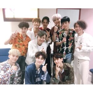 Kim Jong-kook Instagram - It was kinda awkward to meet these kids at a music show as fellow singers kk cos we meet at the gym all the time barely wearing clothes lol anyway, always humble n good kids.. hope u guys stay on top as always!! #LetsMeetAtTheGymSoon #GymBuddies #SexierAtTheGym #Exo #KoKoBop #Turbo #HotSugar 맨날 체육관에서 웃통벗고 만나다가 음방에서 만나니까 너무 어색했다 ㅋㅋ 항상 겸손하고 착한 우리 #엑소 동생들~ 지금처럼 쭉~ 최고로 남아라~! #조만간체육관서보자 #체육관동기들 #헬스장회원님들 #벗으면더쌕시한동생들 #ㅋㅋㅋ #터보 #뜨거운설탕 #코코밥