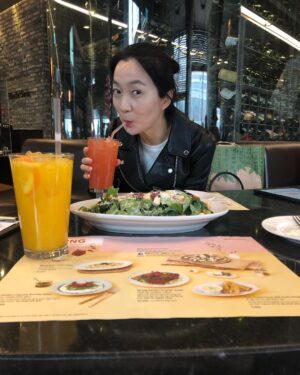 Kim Joo-ryoung Instagram - date with my baby❤️#서점데이트 #날이좋아서 #행복한휴일되세요
