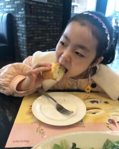 Kim Joo-ryoung Instagram - date with my baby❤️#서점데이트 #날이좋아서 #행복한휴일되세요