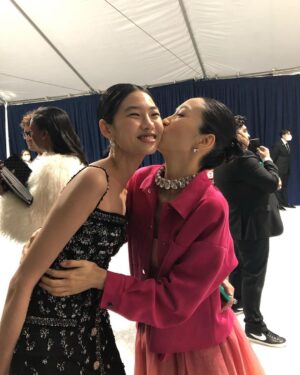 Kim Joo-ryoung Instagram - 호여니 정말 축하하고 사랑한데이❤️#sagawards @hoooooyeony 😘