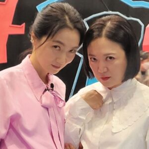 Kim Joo-ryoung Instagram - 드디어 실제로 만나뵜어요! 😍어머 김숙언니랑 저랑 정말 많이 닮았네요ㅋㅋ @4000man_ #김숙최고 #동상이몽2_너는내운명 I finally met Kim Sook,the best comedian and famous MC in Korea. We both look a lot alike😆나의 겸둥이 Kate도 깜짝출연~