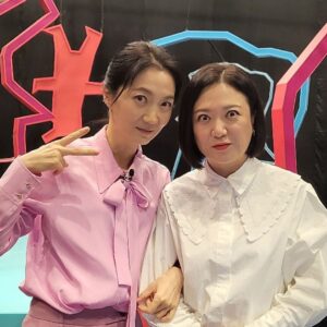 Kim Joo-ryoung Instagram - 드디어 실제로 만나뵜어요! 😍어머 김숙언니랑 저랑 정말 많이 닮았네요ㅋㅋ @4000man_ #김숙최고 #동상이몽2_너는내운명 I finally met Kim Sook,the best comedian and famous MC in Korea. We both look a lot alike😆나의 겸둥이 Kate도 깜짝출연~
