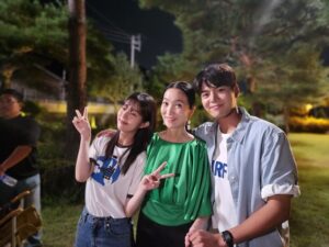 Kim Joo-ryoung Instagram - 전 이 분들과 실제론 아주 사이가 좋습니다😅 드라마는 드라마일뿐!!! 
tvn 월화 드라마 <반짝이는 워터멜론> 
끝까지 많은시청 바랄게요🫶

@su1023_ @_ryeoun 그리고 #김태우배우님 🩷
@tvn_drama