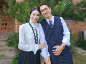 Kim Joo-ryoung Instagram - 전 이 분들과 실제론 아주 사이가 좋습니다😅 드라마는 드라마일뿐!!! 
tvn 월화 드라마 <반짝이는 워터멜론> 
끝까지 많은시청 바랄게요🫶

@su1023_ @_ryeoun 그리고 #김태우배우님 🩷
@tvn_drama
