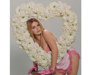 Kim Kardashian Instagram - Our @SKIMS Valentine LANA DEL REY. Music’s queen of hearts @honeymoon opens our dedicated Valentine’s Shop on Tuesday, January 23 at 9AM PT / 12PM ET.

Photo: @nadialeecohen