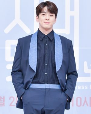 Kim Min-gue Instagram - 😊 #본방사수 #sbs #netflix #사내맞선