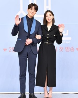 Kim Min-gue Instagram - 😊 #본방사수 #sbs #netflix #사내맞선