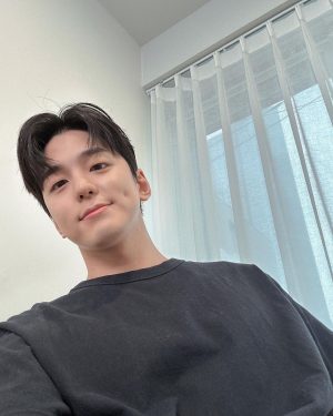 Kim Min-gue Instagram - 😊