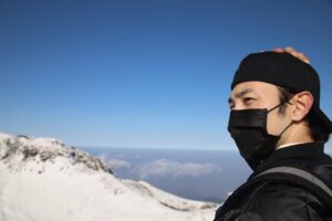 Kim Min-jae Instagram - Halla Mountain
제주도 중앙에 있는 화산. 남한에서 가장 높은 산으로 정상에는 칼데라 호인 백록담이 있다. 고도에 따라 다양한 식물이 자라며 경관이 수려하여 관광지로 유명하다.
A volcano located in the center of Jejudo Island; as the highest mountain in South Korea, it has a crater lake, Baengnokdam Lake on its top; it is home to a variety of vegetation growing at different elevations and recognized as a major tourist destination due to its beautiful natural scenery.